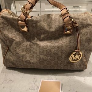 Medium sized Michael Kors handbag.